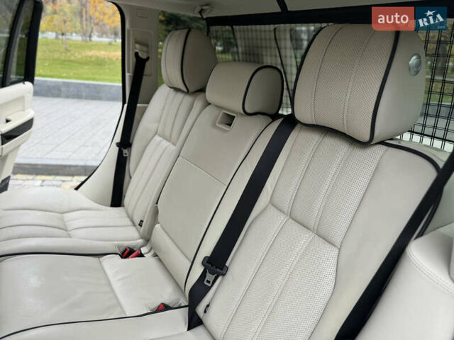 Белый Ленд Ровер Рендж Ровер, объемом двигателя 5 л и пробегом 270 тыс. км за 11999 $, фото 60 на Automoto.ua