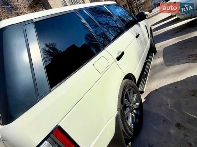 Белый Ленд Ровер Рендж Ровер, объемом двигателя 5 л и пробегом 184 тыс. км за 17400 $, фото 1 на Automoto.ua