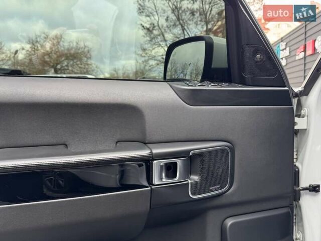 Белый Ленд Ровер Рендж Ровер, объемом двигателя 4.37 л и пробегом 328 тыс. км за 21900 $, фото 9 на Automoto.ua