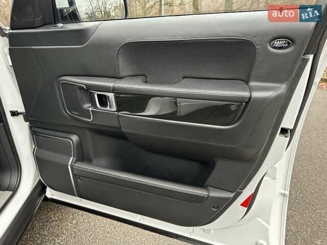 Білий Ленд Ровер Рендж Ровер, об'ємом двигуна 5 л та пробігом 100 тис. км за 23800 $, фото 56 на Automoto.ua