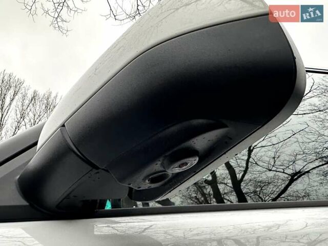 Білий Ленд Ровер Рендж Ровер, об'ємом двигуна 5 л та пробігом 100 тис. км за 25999 $, фото 25 на Automoto.ua