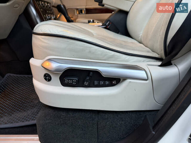 Белый Ленд Ровер Рендж Ровер, объемом двигателя 5 л и пробегом 177 тыс. км за 17000 $, фото 28 на Automoto.ua