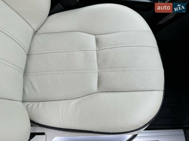 Белый Ленд Ровер Рендж Ровер, объемом двигателя 5 л и пробегом 275 тыс. км за 12500 $, фото 65 на Automoto.ua