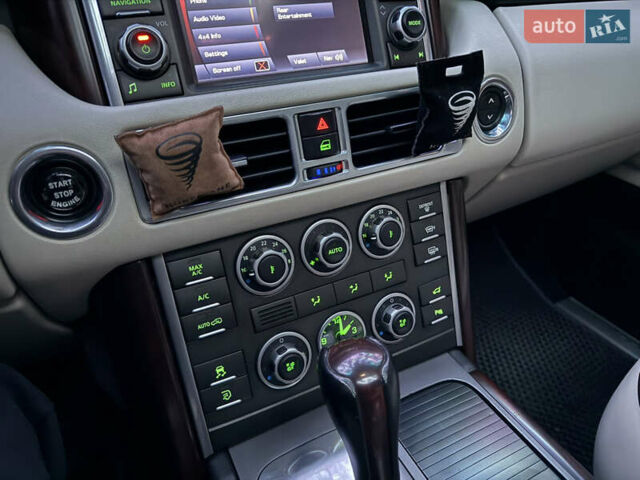 Белый Ленд Ровер Рендж Ровер, объемом двигателя 5 л и пробегом 177 тыс. км за 17000 $, фото 33 на Automoto.ua