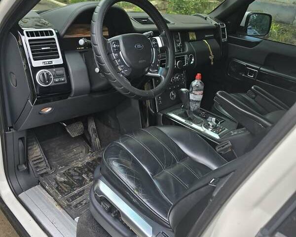 Ленд Ровер Рендж Ровер 2010 в Херсоне на Automoto.ua Белый Ленд Ровер Рендж Ровер, объемом двигателя 3.6 л и пробегом 269 тыс. км за 15300 $, фото 4 на Automoto.ua