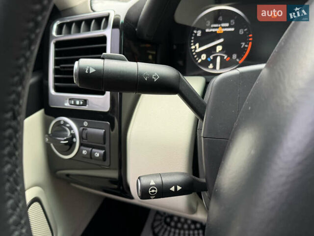 Белый Ленд Ровер Рендж Ровер, объемом двигателя 5 л и пробегом 270 тыс. км за 11999 $, фото 92 на Automoto.ua