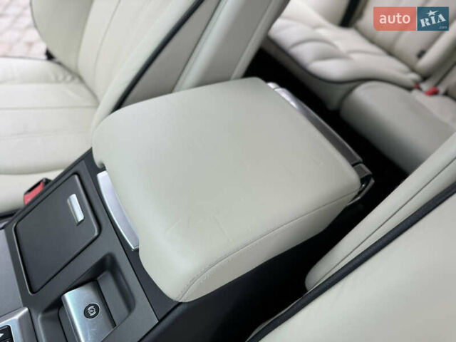 Белый Ленд Ровер Рендж Ровер, объемом двигателя 5 л и пробегом 270 тыс. км за 11999 $, фото 57 на Automoto.ua