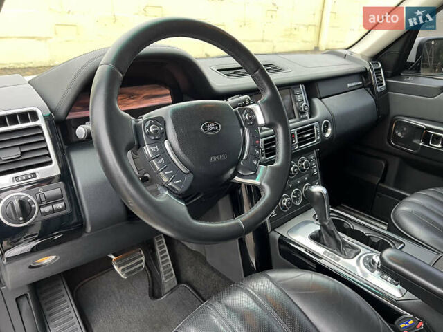 Белый Ленд Ровер Рендж Ровер, объемом двигателя 5 л и пробегом 180 тыс. км за 17900 $, фото 13 на Automoto.ua