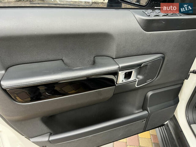 Белый Ленд Ровер Рендж Ровер, объемом двигателя 5 л и пробегом 180 тыс. км за 17900 $, фото 15 на Automoto.ua