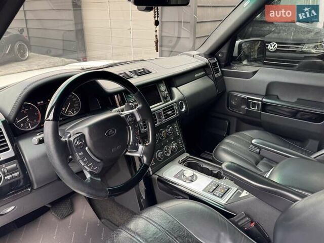 Белый Ленд Ровер Рендж Ровер, объемом двигателя 4.37 л и пробегом 328 тыс. км за 21900 $, фото 8 на Automoto.ua