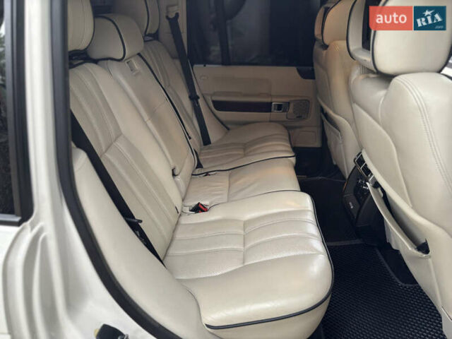 Белый Ленд Ровер Рендж Ровер, объемом двигателя 5 л и пробегом 177 тыс. км за 14000 $, фото 33 на Automoto.ua