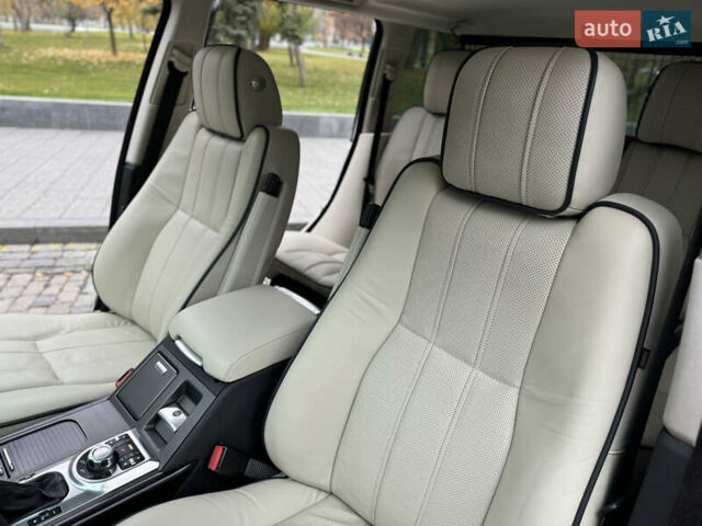 Белый Ленд Ровер Рендж Ровер, объемом двигателя 5 л и пробегом 275 тыс. км за 12500 $, фото 52 на Automoto.ua