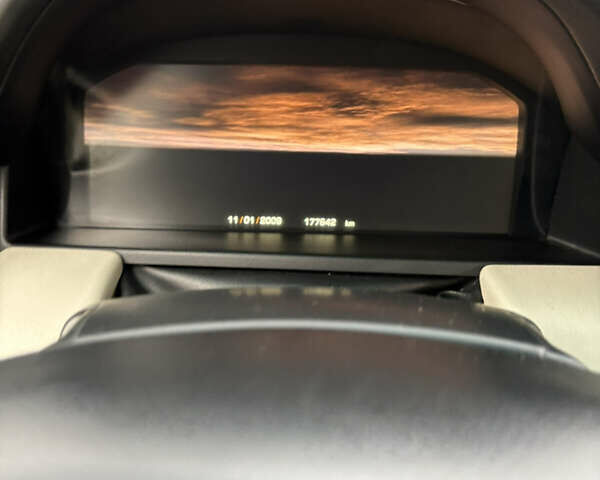 Белый Ленд Ровер Рендж Ровер, объемом двигателя 5 л и пробегом 177 тыс. км за 14000 $, фото 37 на Automoto.ua