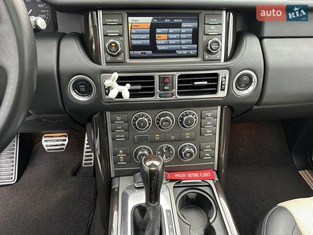 Белый Ленд Ровер Рендж Ровер, объемом двигателя 5 л и пробегом 100 тыс. км за 23500 $, фото 60 на Automoto.ua