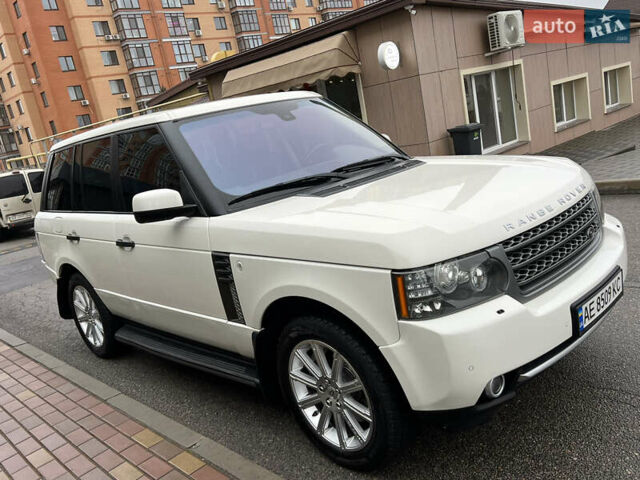 Белый Ленд Ровер Рендж Ровер, объемом двигателя 5 л и пробегом 180 тыс. км за 17900 $, фото 6 на Automoto.ua