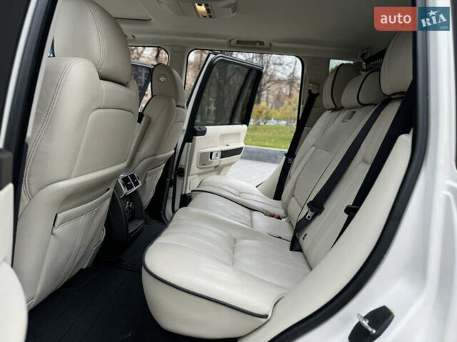 Белый Ленд Ровер Рендж Ровер, объемом двигателя 5 л и пробегом 270 тыс. км за 11999 $, фото 58 на Automoto.ua