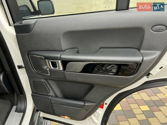 Белый Ленд Ровер Рендж Ровер, объемом двигателя 5 л и пробегом 180 тыс. км за 17900 $, фото 29 на Automoto.ua