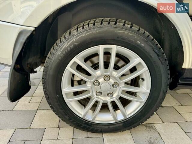 Білий Ленд Ровер Рендж Ровер, об'ємом двигуна 3.63 л та пробігом 226 тис. км за 17800 $, фото 80 на Automoto.ua