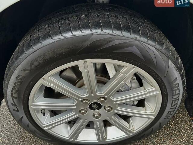 Білий Ленд Ровер Рендж Ровер, об'ємом двигуна 5 л та пробігом 100 тис. км за 23800 $, фото 23 на Automoto.ua