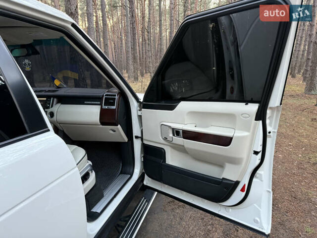 Белый Ленд Ровер Рендж Ровер, объемом двигателя 5 л и пробегом 177 тыс. км за 17000 $, фото 19 на Automoto.ua