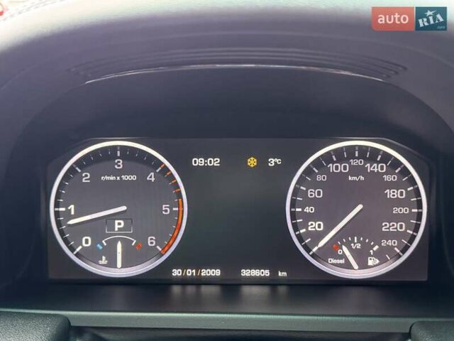 Белый Ленд Ровер Рендж Ровер, объемом двигателя 4.37 л и пробегом 328 тыс. км за 21900 $, фото 18 на Automoto.ua