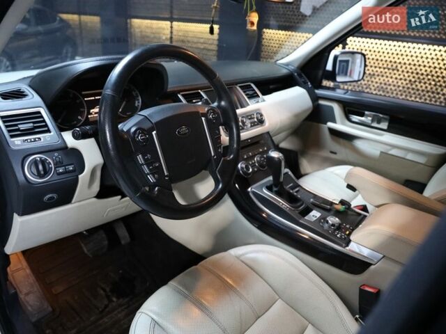 Білий Ленд Ровер Рендж Ровер, об'ємом двигуна 5 л та пробігом 207 тис. км за 21500 $, фото 13 на Automoto.ua