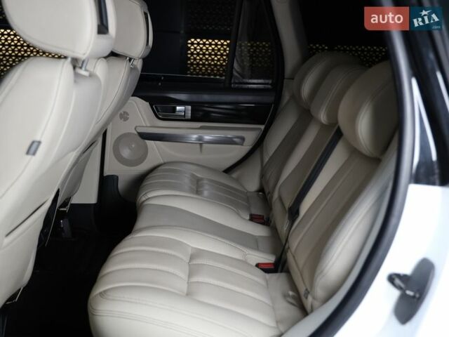 Білий Ленд Ровер Рендж Ровер, об'ємом двигуна 5 л та пробігом 207 тис. км за 21500 $, фото 32 на Automoto.ua