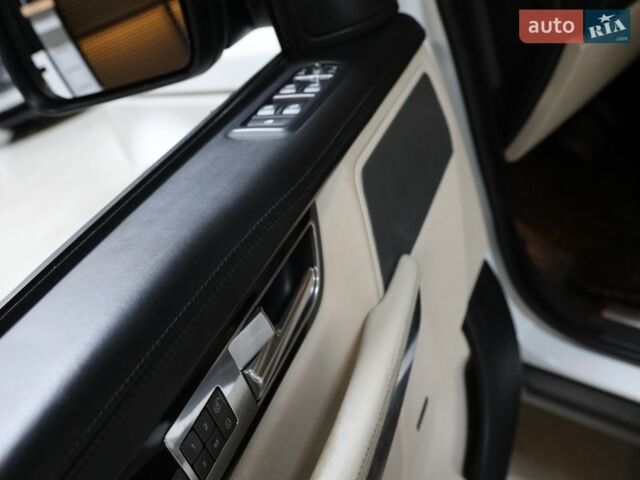 Білий Ленд Ровер Рендж Ровер, об'ємом двигуна 5 л та пробігом 207 тис. км за 21500 $, фото 10 на Automoto.ua