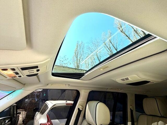 Білий Ленд Ровер Рендж Ровер, об'ємом двигуна 5 л та пробігом 187 тис. км за 20999 $, фото 11 на Automoto.ua