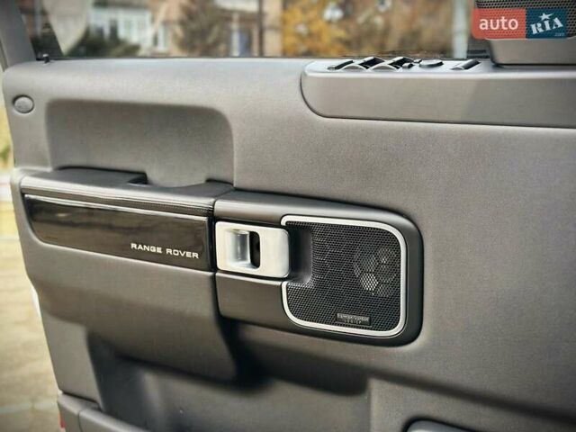 Белый Ленд Ровер Рендж Ровер, объемом двигателя 4.37 л и пробегом 300 тыс. км за 18800 $, фото 19 на Automoto.ua