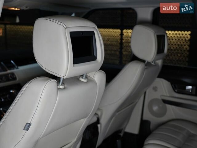 Білий Ленд Ровер Рендж Ровер, об'ємом двигуна 5 л та пробігом 207 тис. км за 21500 $, фото 30 на Automoto.ua