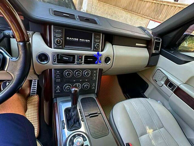 Білий Ленд Ровер Рендж Ровер, об'ємом двигуна 5 л та пробігом 165 тис. км за 19900 $, фото 6 на Automoto.ua