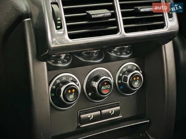 Белый Ленд Ровер Рендж Ровер, объемом двигателя 4.37 л и пробегом 300 тыс. км за 16500 $, фото 27 на Automoto.ua