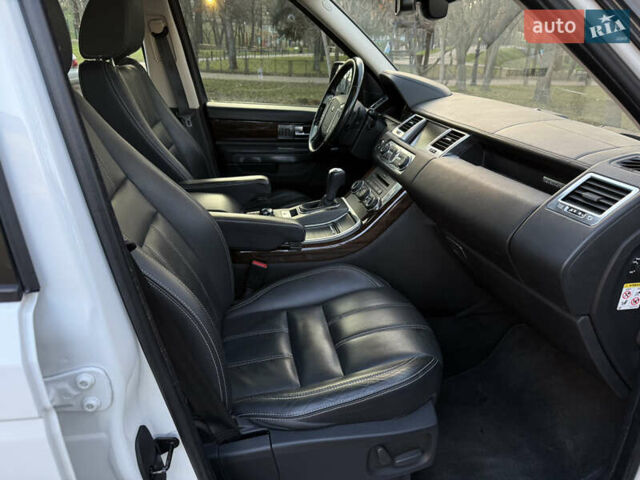 Белый Ленд Ровер Рендж Ровер, объемом двигателя 5 л и пробегом 156 тыс. км за 15500 $, фото 11 на Automoto.ua