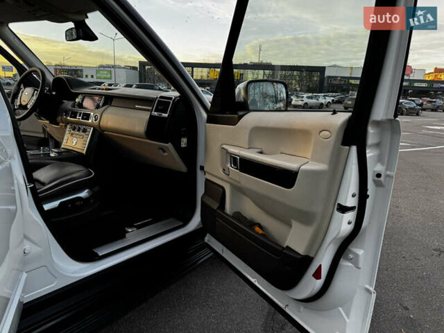 Белый Ленд Ровер Рендж Ровер, объемом двигателя 4.37 л и пробегом 181 тыс. км за 19500 $, фото 47 на Automoto.ua