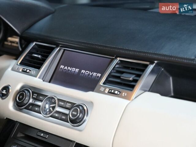 Білий Ленд Ровер Рендж Ровер, об'ємом двигуна 5 л та пробігом 207 тис. км за 21500 $, фото 44 на Automoto.ua