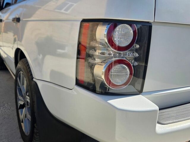 Білий Ленд Ровер Рендж Ровер, об'ємом двигуна 5 л та пробігом 109 тис. км за 17499 $, фото 31 на Automoto.ua