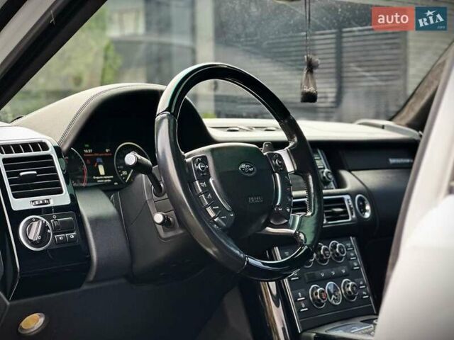 Белый Ленд Ровер Рендж Ровер, объемом двигателя 4.37 л и пробегом 300 тыс. км за 16500 $, фото 32 на Automoto.ua