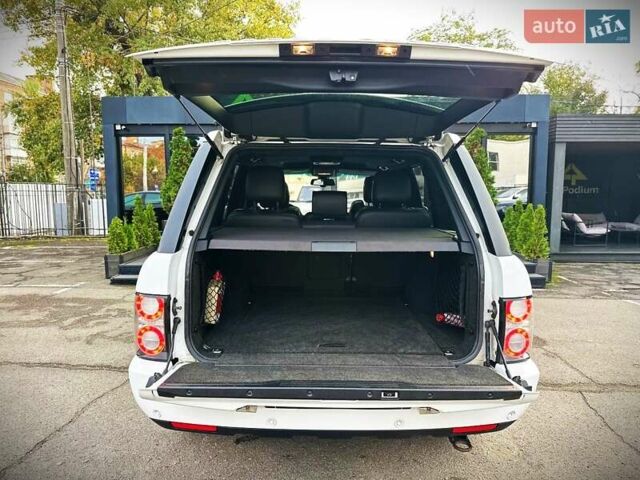 Білий Ленд Ровер Рендж Ровер, об'ємом двигуна 4.37 л та пробігом 300 тис. км за 18800 $, фото 12 на Automoto.ua