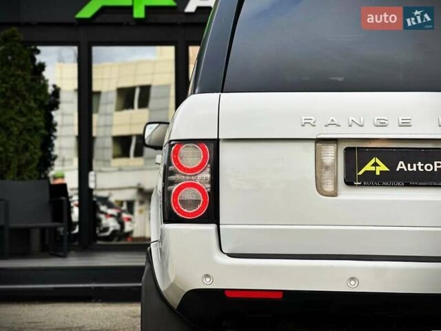 Белый Ленд Ровер Рендж Ровер, объемом двигателя 4.37 л и пробегом 300 тыс. км за 18800 $, фото 18 на Automoto.ua