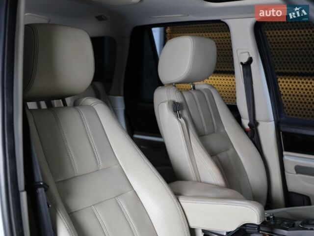 Білий Ленд Ровер Рендж Ровер, об'ємом двигуна 5 л та пробігом 207 тис. км за 21500 $, фото 39 на Automoto.ua