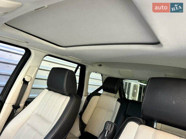 Белый Ленд Ровер Рендж Ровер, объемом двигателя 5 л и пробегом 179 тыс. км за 18000 $, фото 16 на Automoto.ua