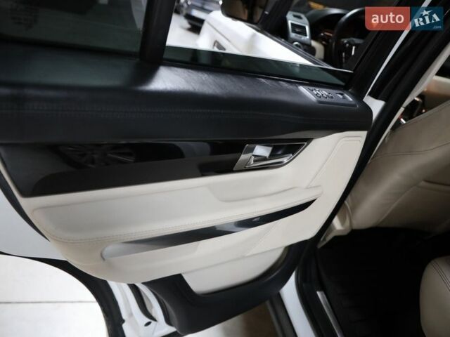 Білий Ленд Ровер Рендж Ровер, об'ємом двигуна 5 л та пробігом 207 тис. км за 21500 $, фото 28 на Automoto.ua