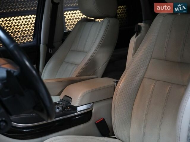 Білий Ленд Ровер Рендж Ровер, об'ємом двигуна 5 л та пробігом 207 тис. км за 21500 $, фото 25 на Automoto.ua