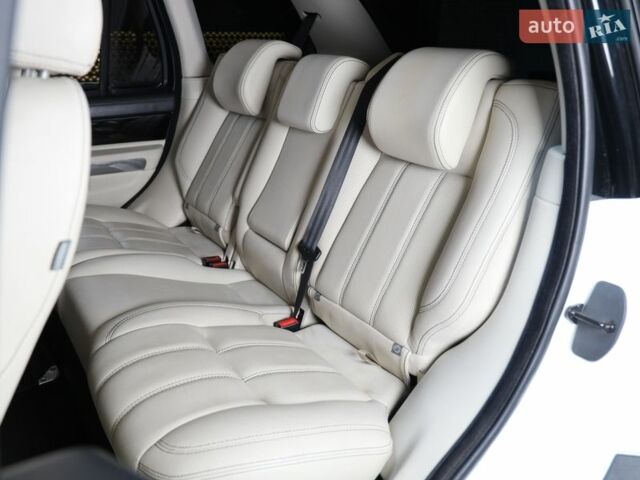 Білий Ленд Ровер Рендж Ровер, об'ємом двигуна 5 л та пробігом 207 тис. км за 21500 $, фото 31 на Automoto.ua