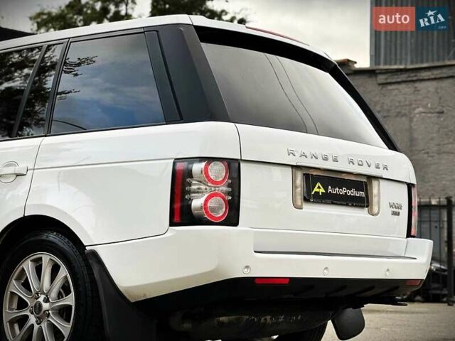 Белый Ленд Ровер Рендж Ровер, объемом двигателя 4.37 л и пробегом 300 тыс. км за 16500 $, фото 16 на Automoto.ua