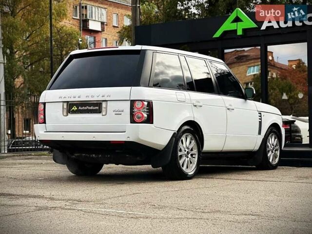 Белый Ленд Ровер Рендж Ровер, объемом двигателя 4.37 л и пробегом 300 тыс. км за 16500 $, фото 13 на Automoto.ua