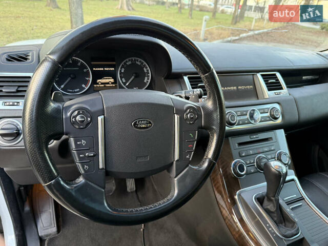 Белый Ленд Ровер Рендж Ровер, объемом двигателя 5 л и пробегом 156 тыс. км за 15500 $, фото 12 на Automoto.ua