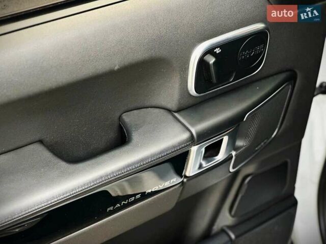 Білий Ленд Ровер Рендж Ровер, об'ємом двигуна 4.37 л та пробігом 300 тис. км за 18800 $, фото 30 на Automoto.ua