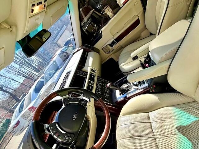 Білий Ленд Ровер Рендж Ровер, об'ємом двигуна 5 л та пробігом 184 тис. км за 17999 $, фото 8 на Automoto.ua